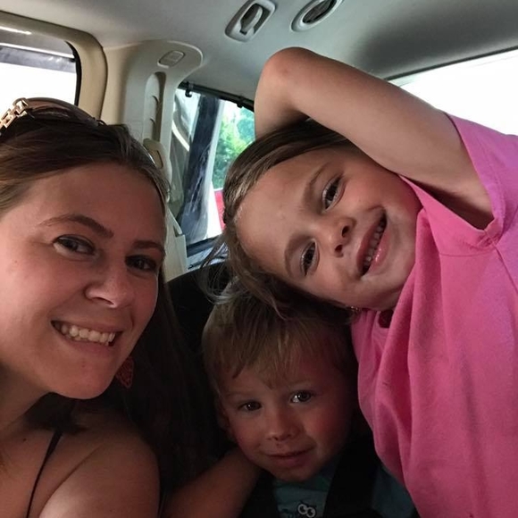 Meet your Posher, Jessica - Picture 1 of 1